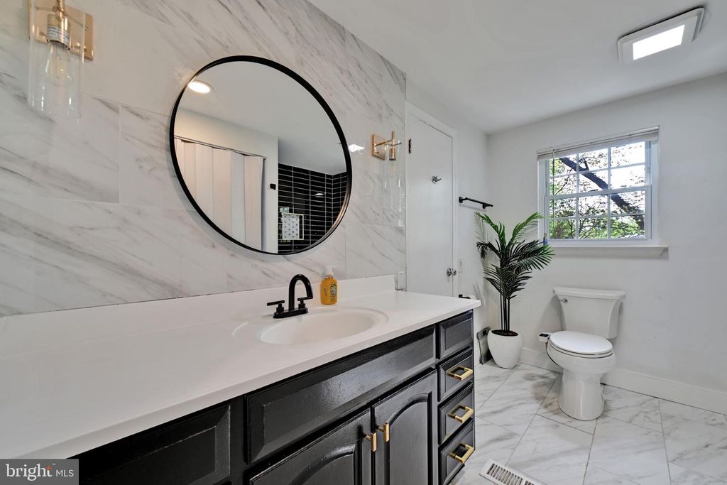 Image 20 of property listing at 2581 ROBINSON PL, Waldorf, MD 20602