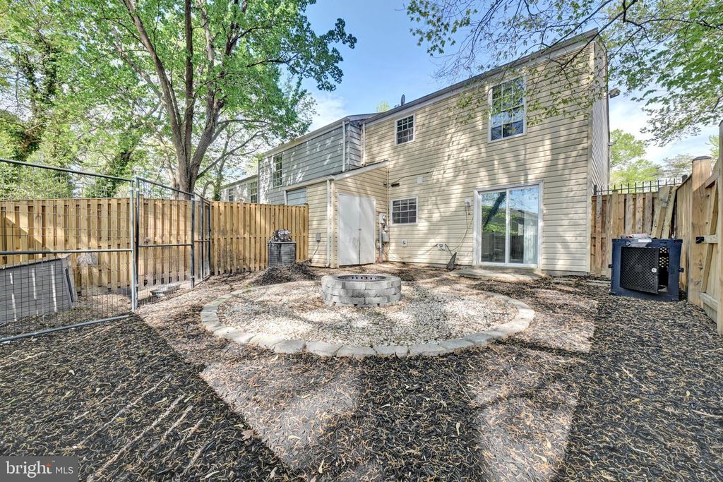 Image 28 of property listing at 2581 ROBINSON PL, Waldorf, MD 20602