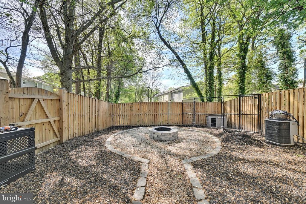 Image 29 of property listing at 2581 ROBINSON PL, Waldorf, MD 20602