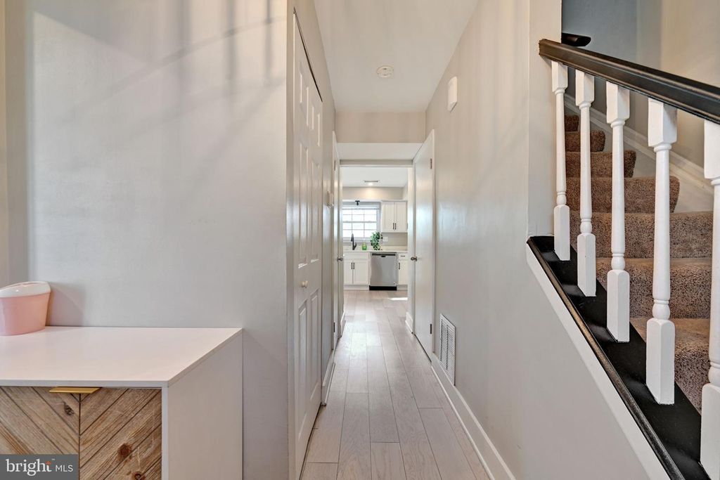 Image 4 of property listing at 2581 ROBINSON PL, Waldorf, MD 20602