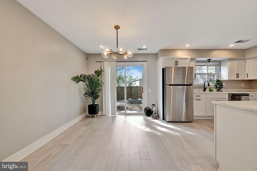 Image 9 of property listing at 2581 ROBINSON PL, Waldorf, MD 20602