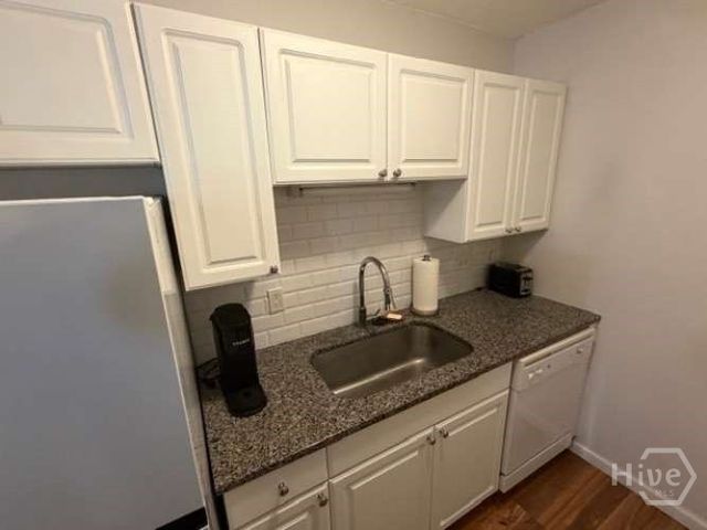 401 N Cromwell Road F5, Savannah, GA 31410