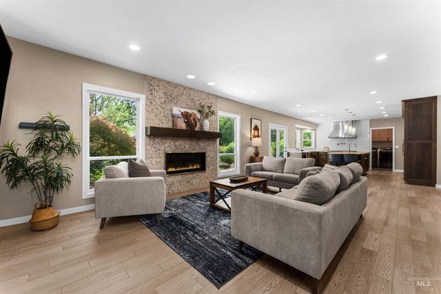 1660 E Brunswick Dr, Eagle, ID 83616