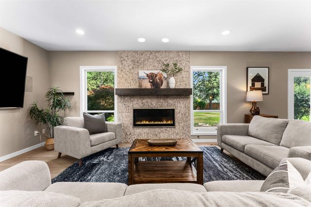 1660 E Brunswick Dr, Eagle, ID 83616