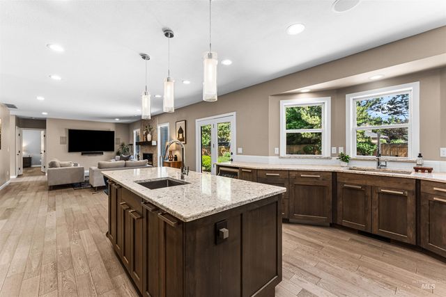 1660 E Brunswick Dr, Eagle, ID 83616
