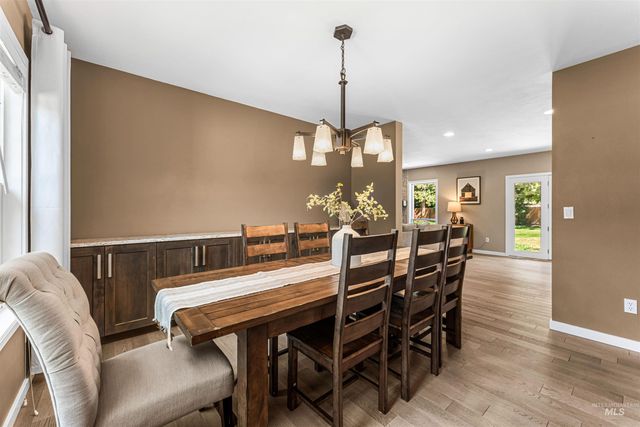 1660 E Brunswick Dr, Eagle, ID 83616