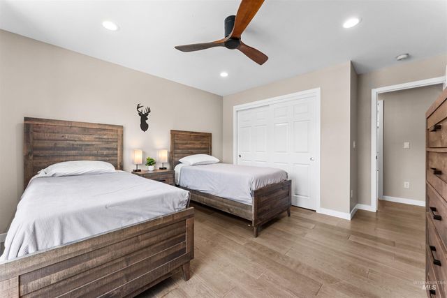1660 E Brunswick Dr, Eagle, ID 83616