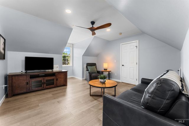 1660 E Brunswick Dr, Eagle, ID 83616