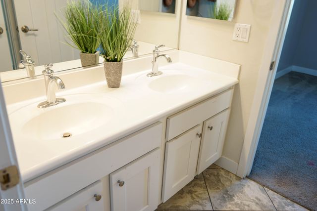 10037 E NOPAL Avenue, Mesa, AZ 85209