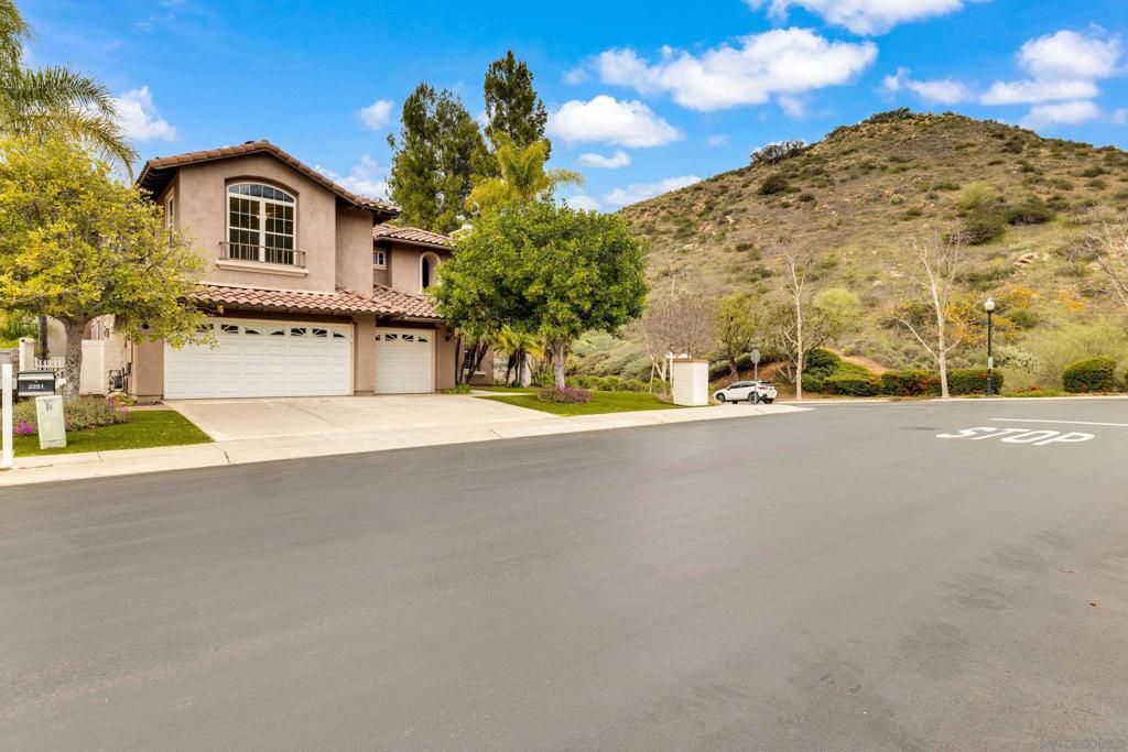 Image 12 of property listing at 2251 Orchard View Lane, Escondido, CA 92027