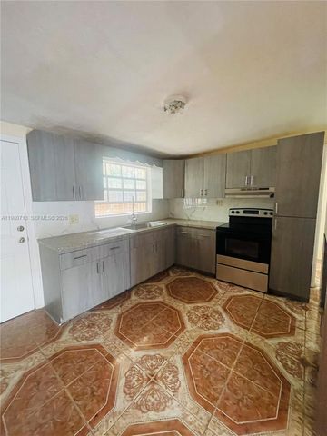 18425 NW 42nd Pl, Miami Gardens, FL 33055