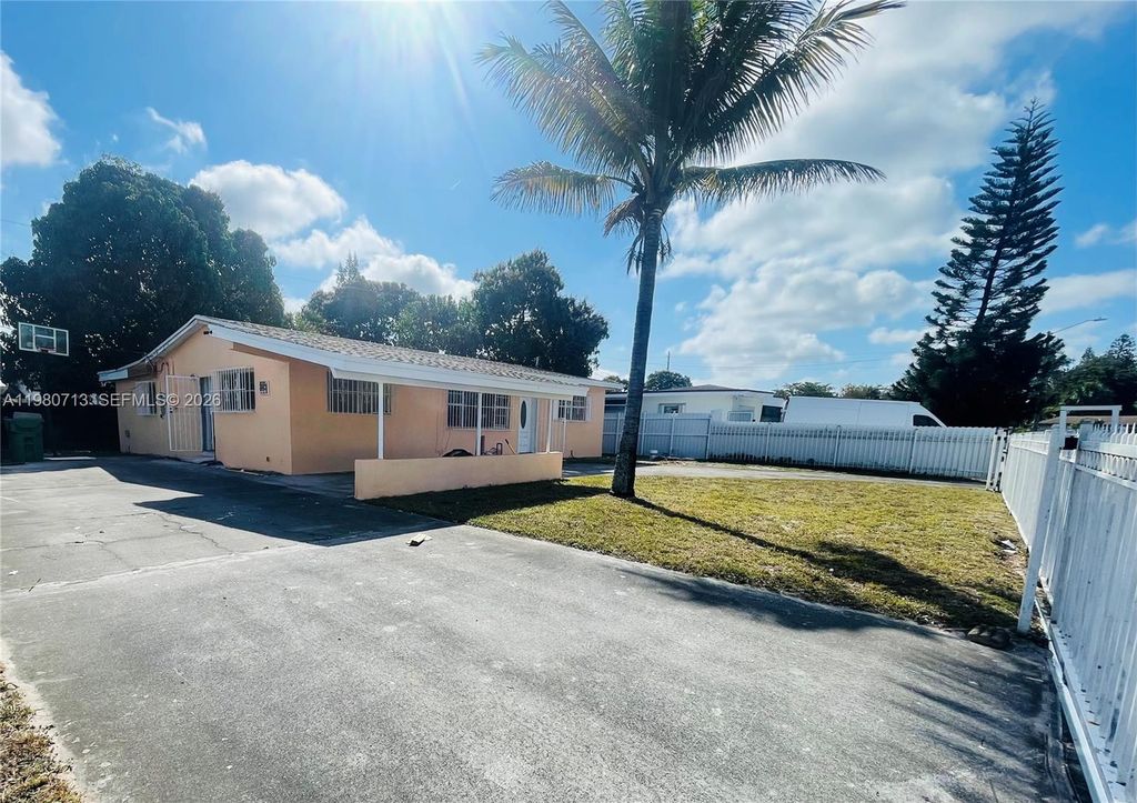 18425 NW 42nd Pl, Miami Gardens, FL 33055