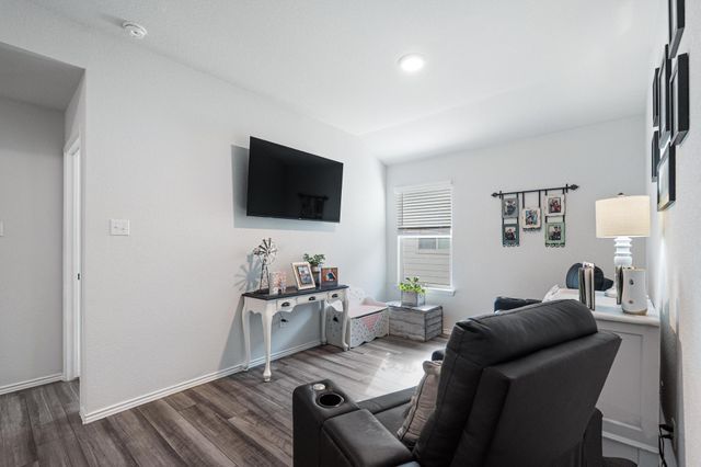 1636 T H Johnson DR, Taylor, TX 76574