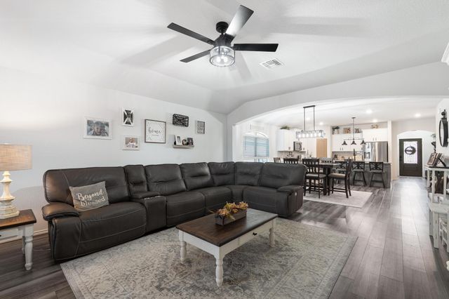 1636 T H Johnson DR, Taylor, TX 76574