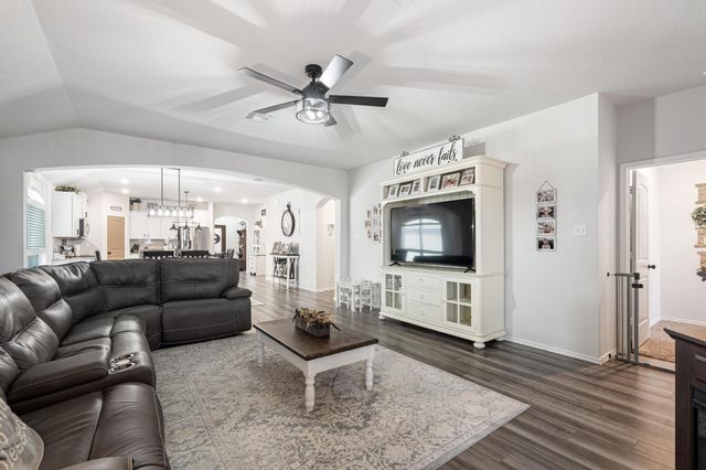 1636 T H Johnson DR, Taylor, TX 76574