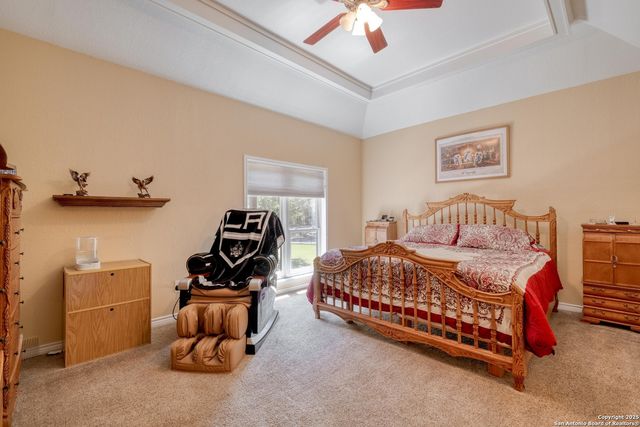 170 Oak Creek Cir, Luling, TX 78648