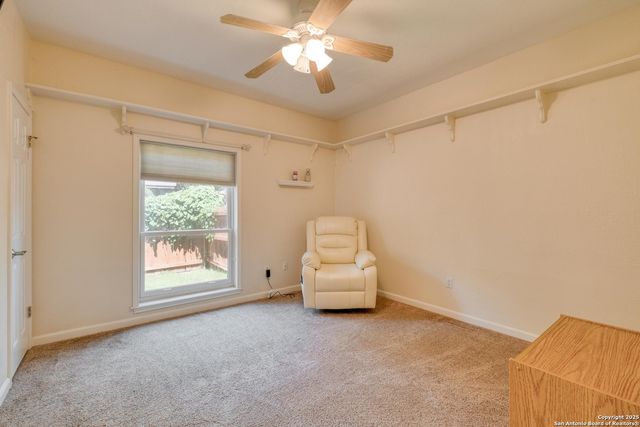 170 Oak Creek Cir, Luling, TX 78648