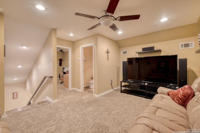 170 Oak Creek Cir, Luling, TX 78648