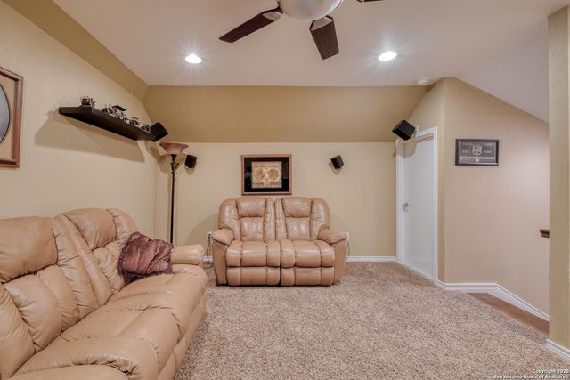 170 Oak Creek Cir, Luling, TX 78648