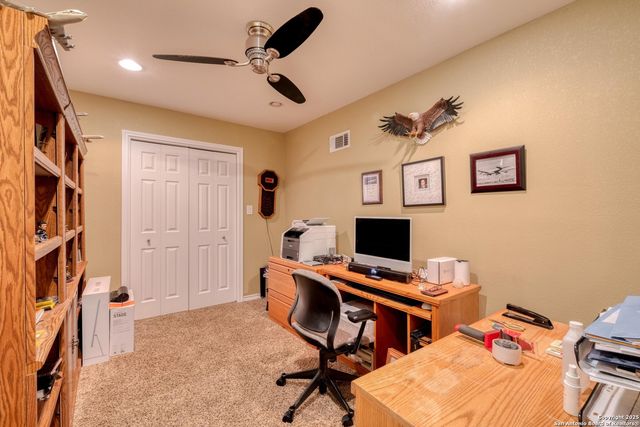 170 Oak Creek Cir, Luling, TX 78648