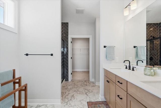 634 Elizabeth Way, Hudson, WI 54016