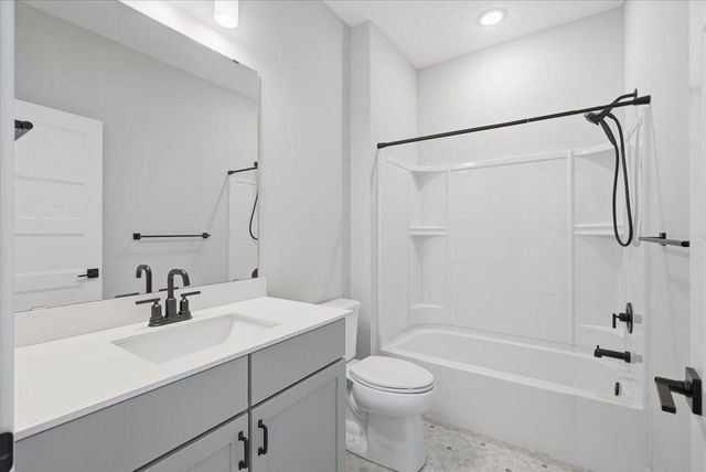 634 Elizabeth Way, Hudson, WI 54016