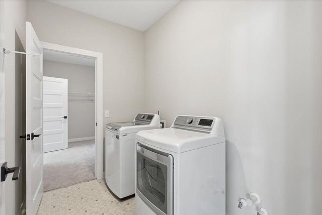 634 Elizabeth Way, Hudson, WI 54016