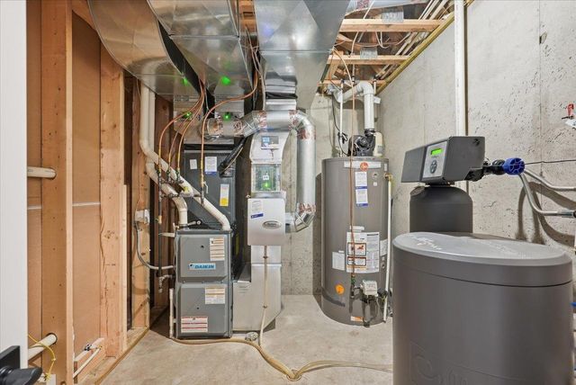 634 Elizabeth Way, Hudson, WI 54016