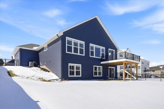 634 Elizabeth Way, Hudson, WI 54016