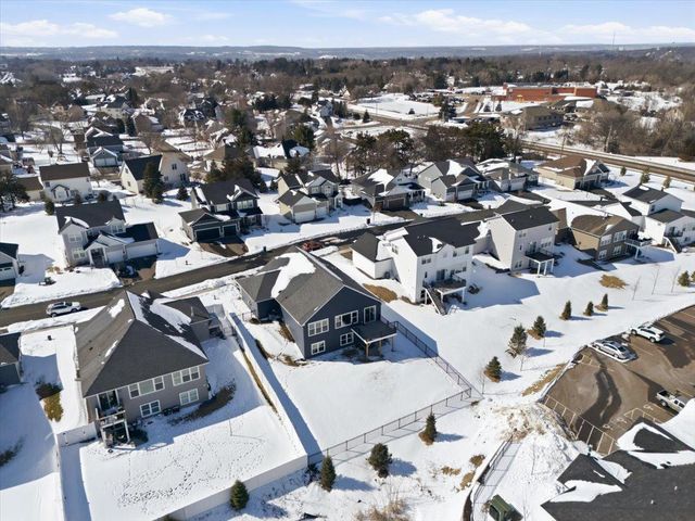 634 Elizabeth Way, Hudson, WI 54016