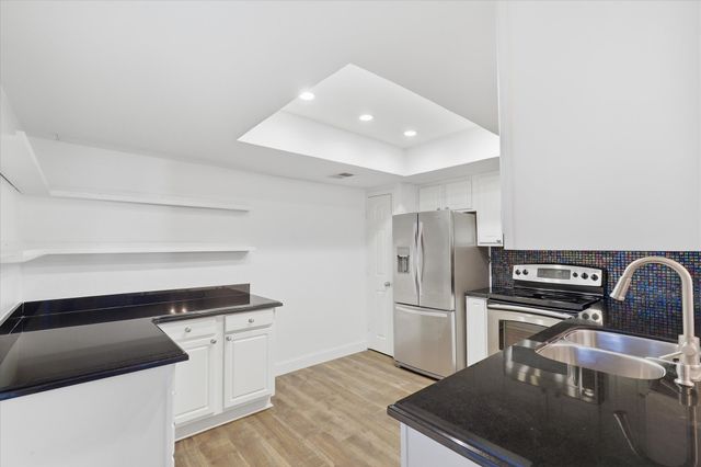 10207 Regal Oaks Drive 109, Dallas, TX 75230