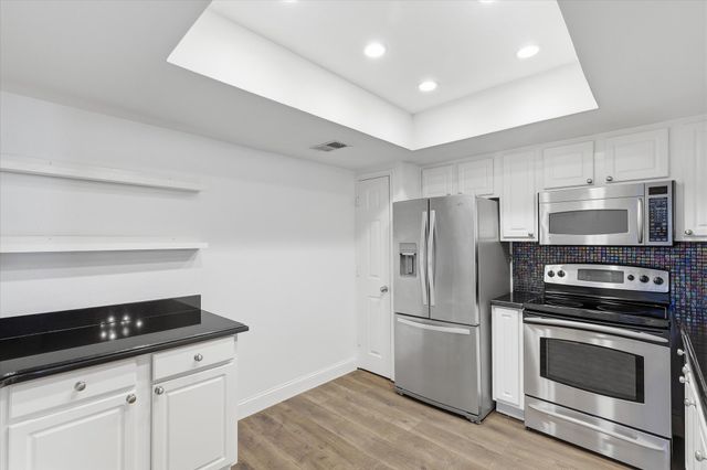 10207 Regal Oaks Drive 109, Dallas, TX 75230