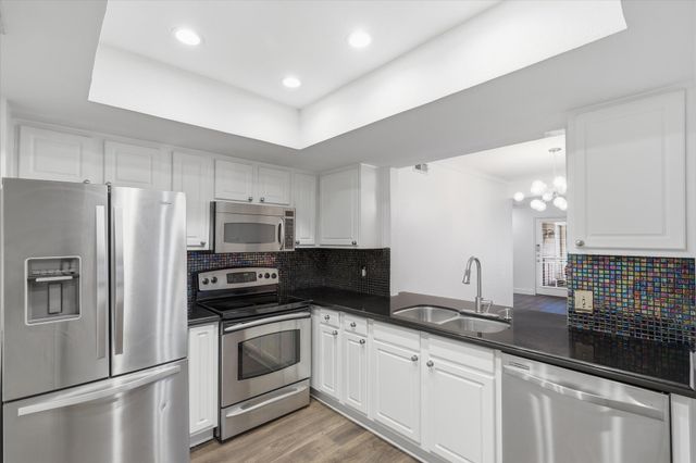 10207 Regal Oaks Drive 109, Dallas, TX 75230
