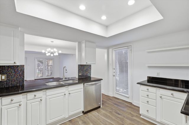 10207 Regal Oaks Drive 109, Dallas, TX 75230