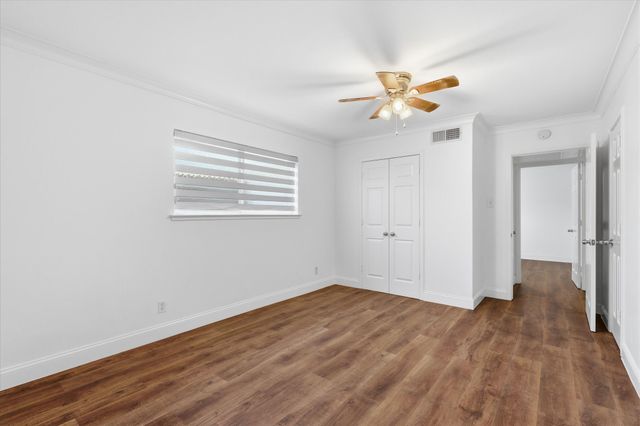 10207 Regal Oaks Drive 109, Dallas, TX 75230