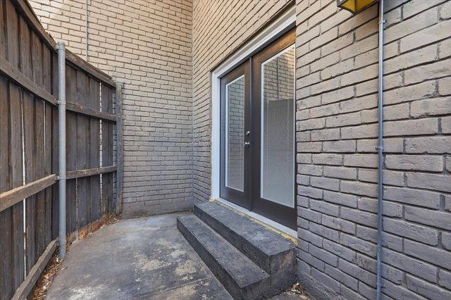 10207 Regal Oaks Drive 109, Dallas, TX 75230