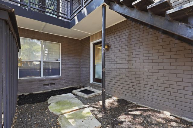 10207 Regal Oaks Drive 109, Dallas, TX 75230