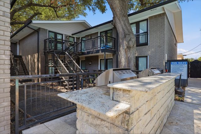 10207 Regal Oaks Drive 109, Dallas, TX 75230
