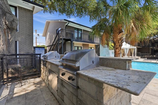 10207 Regal Oaks Drive 109, Dallas, TX 75230