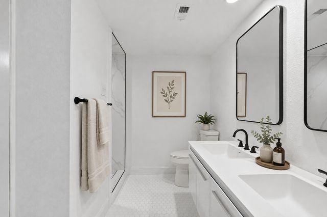 10207 Regal Oaks Drive 109, Dallas, TX 75230