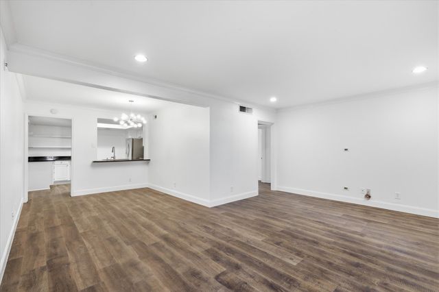 10207 Regal Oaks Drive 109, Dallas, TX 75230