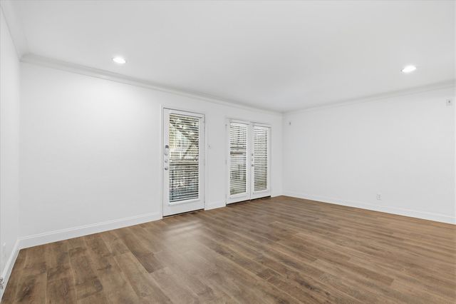 10207 Regal Oaks Drive 109, Dallas, TX 75230