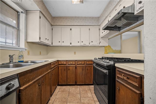 5710 Crestford Dr, Corpus Christi, TX 78415