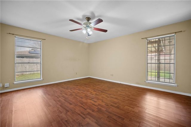 5710 Crestford Dr, Corpus Christi, TX 78415