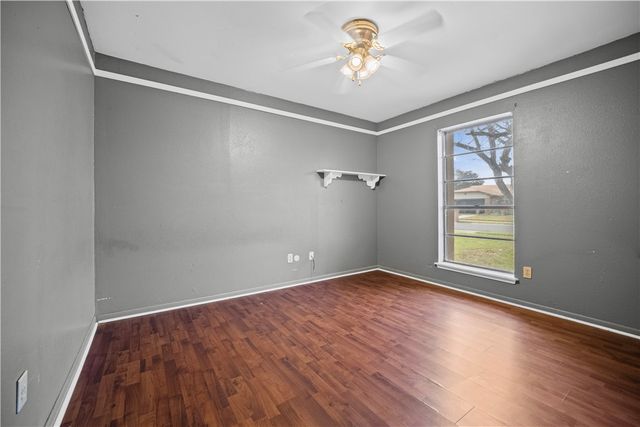 5710 Crestford Dr, Corpus Christi, TX 78415