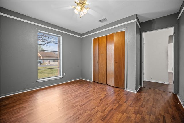 5710 Crestford Dr, Corpus Christi, TX 78415