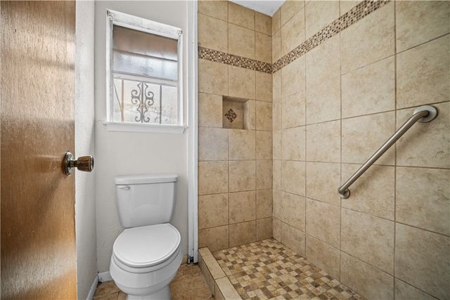 5710 Crestford Dr, Corpus Christi, TX 78415