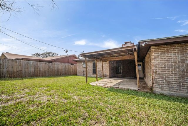 5710 Crestford Dr, Corpus Christi, TX 78415