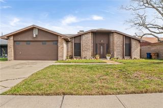 5710 Crestford Dr, Corpus Christi, TX 78415