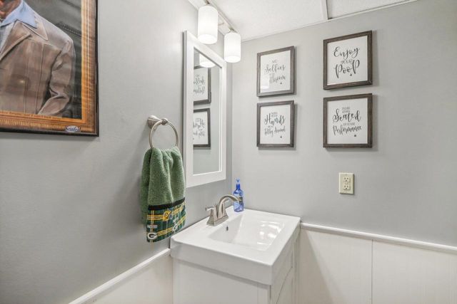 406 School Street, Marshall, WI 53559